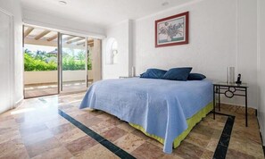 House, Multiple Beds, Kitchen, Ocean View (1 Son Vida  DM - ADJ) | 5 bedrooms, individually decorated, individually furnished, bed sheets