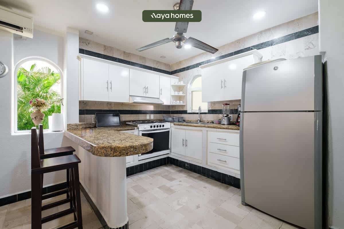 Rumah, Beberapa Tempat Tidur, dapur, pemandangan samudra (1 Son Vida  DM - ADJ) | Dapur pribadi | Mesin pembuat kopi/teh dan meja makan