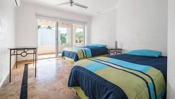 Nhà, nhiều giường, bếp, quang cảnh biển (1 Son Vida DM - ADJ) | 5 phòng ngủ, trang trí khác biệt