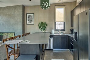 Apartment, 1 King Bed, Fireplace, Beach View (Casa Lucas PH) | Private kitchen