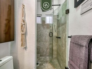 Apartment, Mehrere Betten, Poolzugang, Meerblick (Las Peñas de Teresa 303) | Badezimmer | Handtücher
