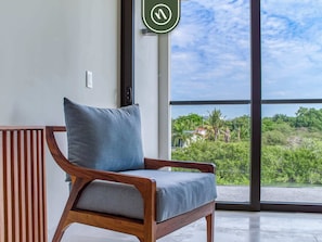 Apartment, 1 King Bed, Kitchen, Pool View (Residences by Mio) | Interior