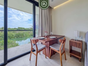 Apartment, 1 King Bed, Kitchen, Pool View (Residences by Mio) | Interior