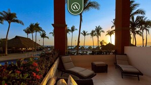 Studio, 1 giường cỡ king, sân hiên, quang cảnh một góc biển (Playa Royale Tower 1 1133) | Quang cảnh từ phòng