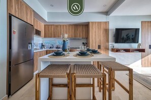 Condo, 1 King Bed with Sofa bed, Jetted Tub, Ocean View (Harbor 171 N 1709) | Private kitchen