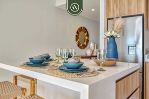 Apartment, 1 King Bed with Sofa bed, Kitchen, Ocean View (Harbor 171 Torre Norte 1709) | Dining