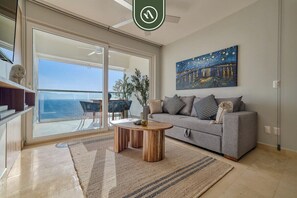 Apartment, 1 King-Bett und Schlafsofa, Whirlpool, Meerblick (Harbor 171 N 1709) | Wohnbereich