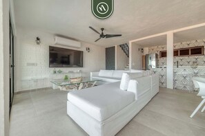 Apartment, Multiple Beds, Kitchen, Ocean View (Sagitario 120 U1) | Living area | 42-inch flat-screen TV with digital channels