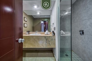 Apartment, Mehrere Betten, Poolzugang, Meerblick (Villa Magna 294) | Badezimmer | Handtücher