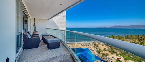 Apartamento, várias camas, acesso à piscina, vista para o oceano (Villa Magna 294) | Vista do quarto