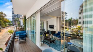 Outdoor dining - Stylish King-bed Unit - Pool - Ocean View - Gym (Puerto Vallarta)