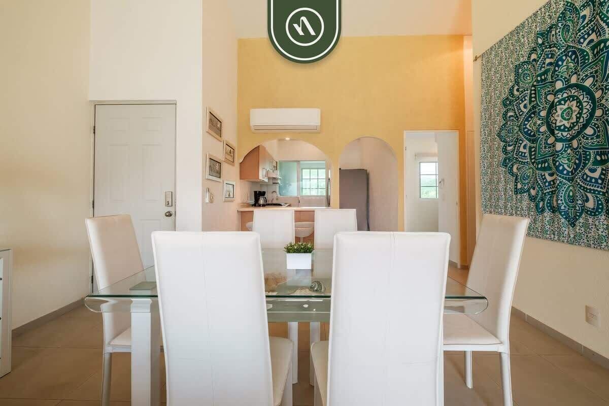 Apartment, Multiple Beds, Kitchen, Pool View (Diamante Lakes 323) | Dining