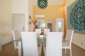 Apartment, Multiple Beds, Kitchen, Pool View (Diamante Lakes 323) | Dining