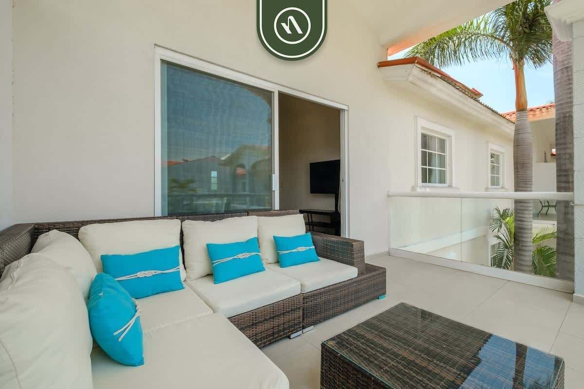 Apartment, Multiple Beds, Kitchen, Pool View (Diamante Lakes 323) | Property grounds