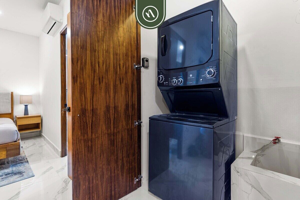 Condo, 1 cama King size y sofá cama, acceso a la alberca, vista al océano (Luz 203) | Lavandería