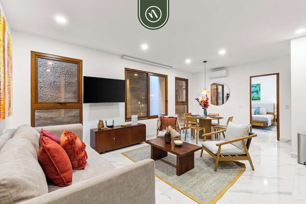 Condo, 1 cama King size y sofá cama, acceso a la alberca, vista al océano (Luz 203) | Área de sala de estar