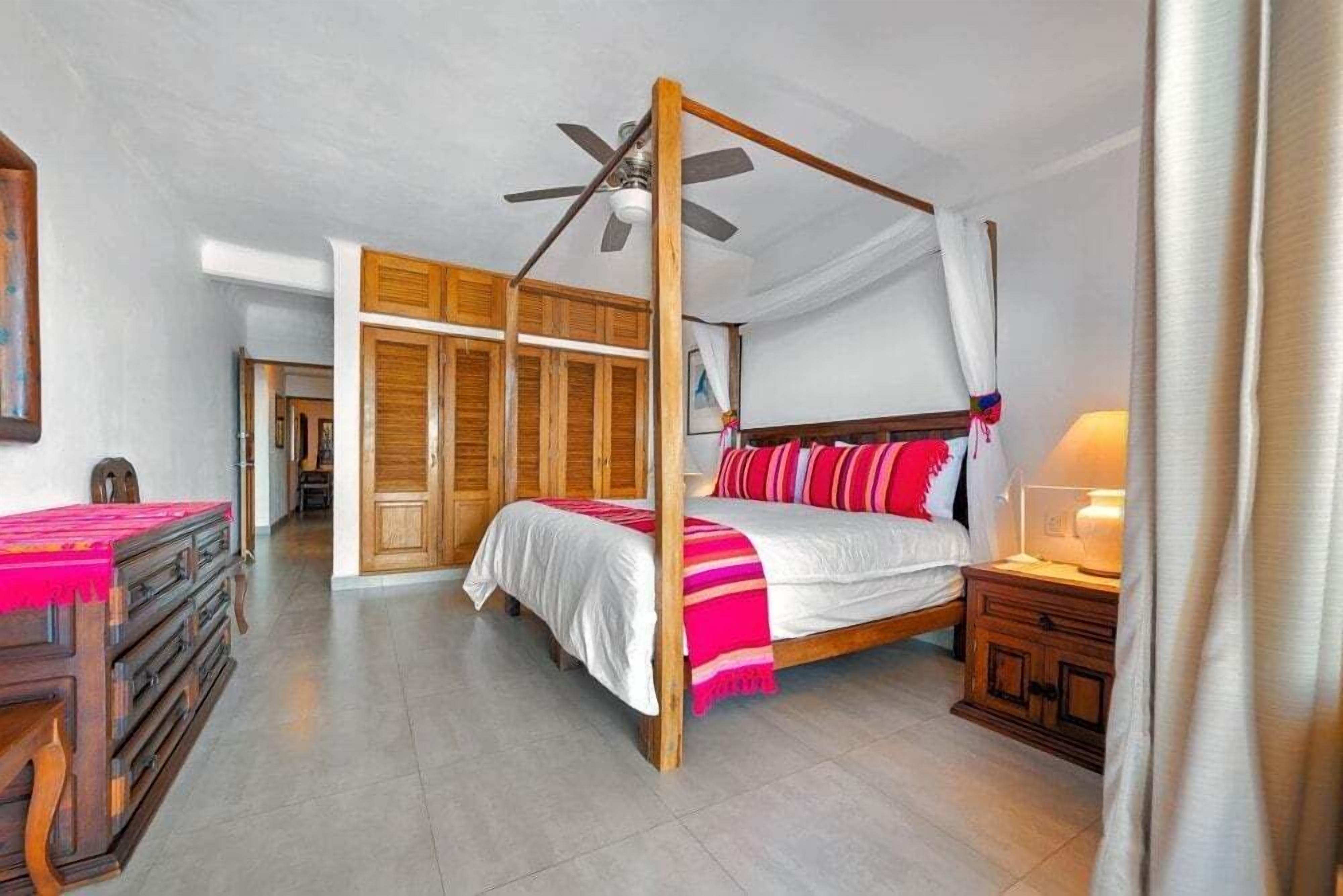 Apartment, Mehrere Betten, Balkon, Meerblick (603 Plaza Mar) | 2 Schlafzimmer, individuell dekoriert, individuell eingerichtet