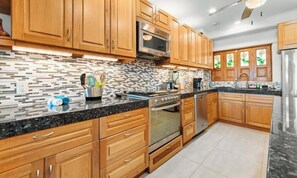 Condo, varias camas, balcón, vista al océano (603 Plaza Mar) | Cocina privada