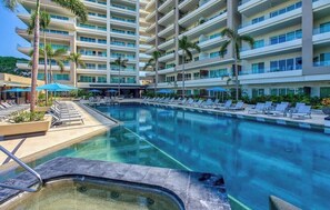 Kolam renang outdoor