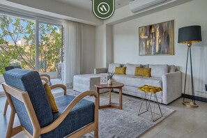 Appartement, 1 très grand lit et 1 canapé-lit, cuisine, vue plage (V Golf 204) | Coin séjour