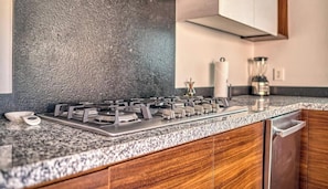 Apartment, Mehrere Betten, Whirlpool, Strandblick (V Golf 204) | Eigene Küche | Wasserkocher