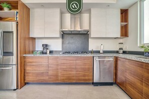 Apartment, Multiple Beds, Hot Tub, Beach View (V Golf 204) | Private kitchen | Electric kettle
