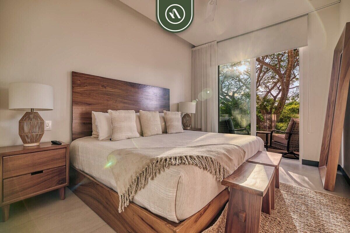 2 bedrooms, individually decorated, individually furnished, bed sheets