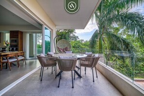 Departamento, varias camas, hidromasaje, vista a la playa (V Golf 204) | Restaurante al aire libre