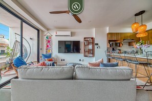 Appartement, plusieurs lits, balcon, vue océan (Serenity 301) | Coin séjour