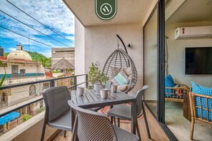 Apartment, Multiple Beds, Kitchen, Ocean View (Serenity 301) | Outdoor dining