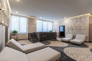 Condo, Multiple Beds, Kitchen, Beach View (UDARA Udara 4K) | Interior