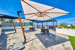 Outdoor dining - Brand New 2BR Apt - Infinity Pool - Versalles (Puerto Vallarta)