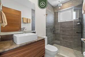 Apartment, Multiple Beds, Pool Access, Beach View (Quinta San Miguel 502 T3) | Bathroom