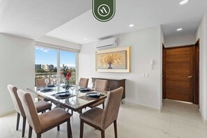 Departamento, varias camas, acceso a la alberca, vista a la playa (Quinta San Miguel 502 T3) | 2 habitaciones, decoración personalizada y muebles diferentes 