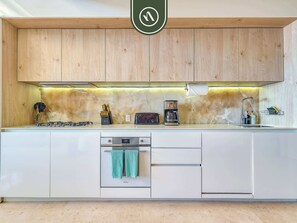 Apartment, Mehrere Betten, Küche, Meerblick (Soho PV PH1104 Casa del Cielo) | Eigene Küche | Wasserkocher mit Kaffee-/Teezubehör, Esstisch