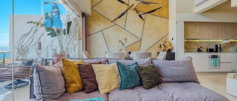 Căn hộ, nhiều giường, bếp, quang cảnh biển (Soho PV PH1104 Casa del Cielo) | Khu phòng khách | TV màn hình phẳng 42-inch có truyền hình kỹ thuật số