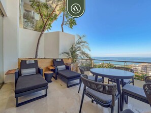 Departamento, varias camas, cocina, vista al océano (Soho PV PH1104 Casa del Cielo) | Restaurante al aire libre