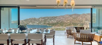 Luxury 4 BR Condo - Amazing Bay View - Pool