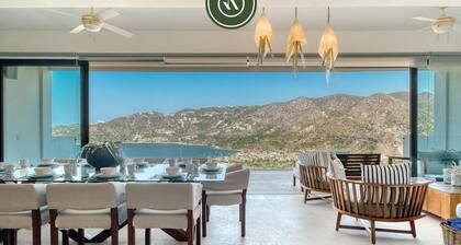 Luxury 4 BR Condo - Amazing Bay View - Pool