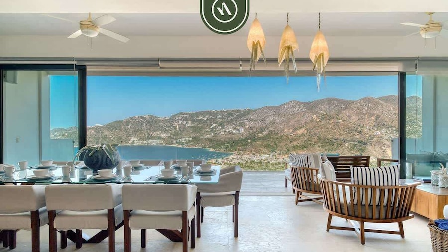 Luxury 4 BR Condo - Amazing Bay View - Pool