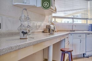 Apartment, Multiple Beds, Kitchen, Ocean View (Bay View Grand F301) | Private kitchen