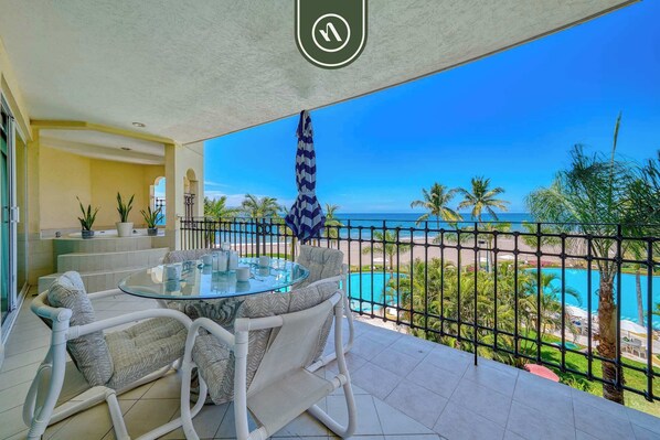 Apartment, Multiple Beds, Kitchen, Ocean View (Bay View Grand F301) | Outdoor dining