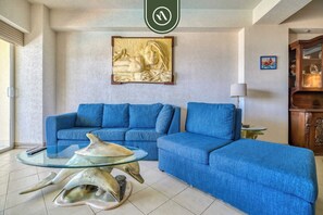 Apartment, Multiple Beds, Kitchen, Ocean View (Bay View Grand F301) | Interior