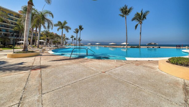 Pool - 2BR Beach Condo With Jacuzzi, Pools & Ocean View (Puerto Vallarta)