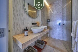 Leilighet, 1 kingsize-seng med sovesofa, kjøkken, havutsikt (SoHo PV 806) | Bad | Håndklær