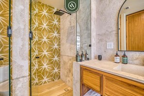 Studio Suite, 1 King Bed, Balcony, City View (Nomada 5D) | Bathroom | Towels - Luxury Studio in Romantic Zone - Infinity Pool (Puerto Vallarta)