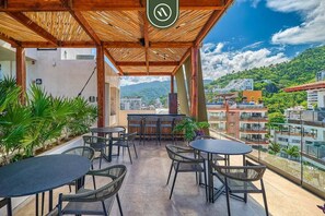 Studio Suite, 1 King Bed, Balcony, City View (Nomada 5D) | Outdoor dining