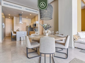 Apartment, Multiple Beds, Kitchen, Ocean View (Harbor 171 Torre Sur PH14002) | Dining