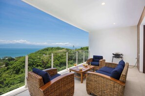 Condo, várias camas, cozinha, vista para o oceano (Alamar Delta I 902) | Terraço/pátio