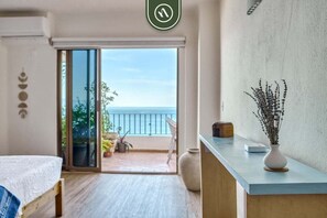 Condo, varias camas, acceso a la alberca, vista al océano (Vista del Sol 811) | 2 habitaciones, decoración personalizada y muebles diferentes 